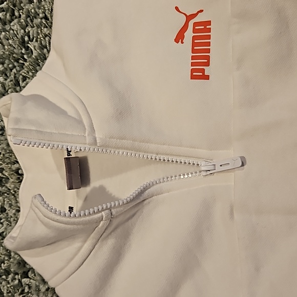 Puma cropped, fleece lined, 1/4 zip sweatshirt. - Picture 2 of 5